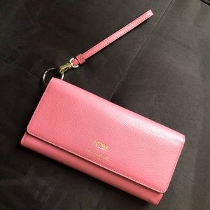 Henri Bendel Uptown Out & About Organizer Wallet